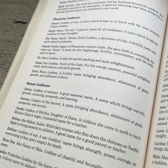 📖 The Complete Book of Magical Names Phoenix McFarland Ancient Goddesses - Picture 4 of 4